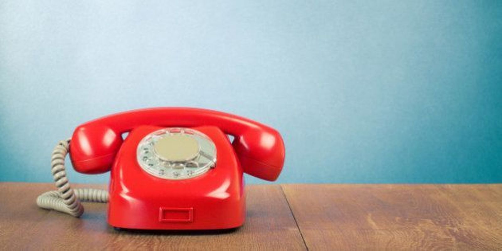 ¿Nadie usa ya al teléfono fijo?