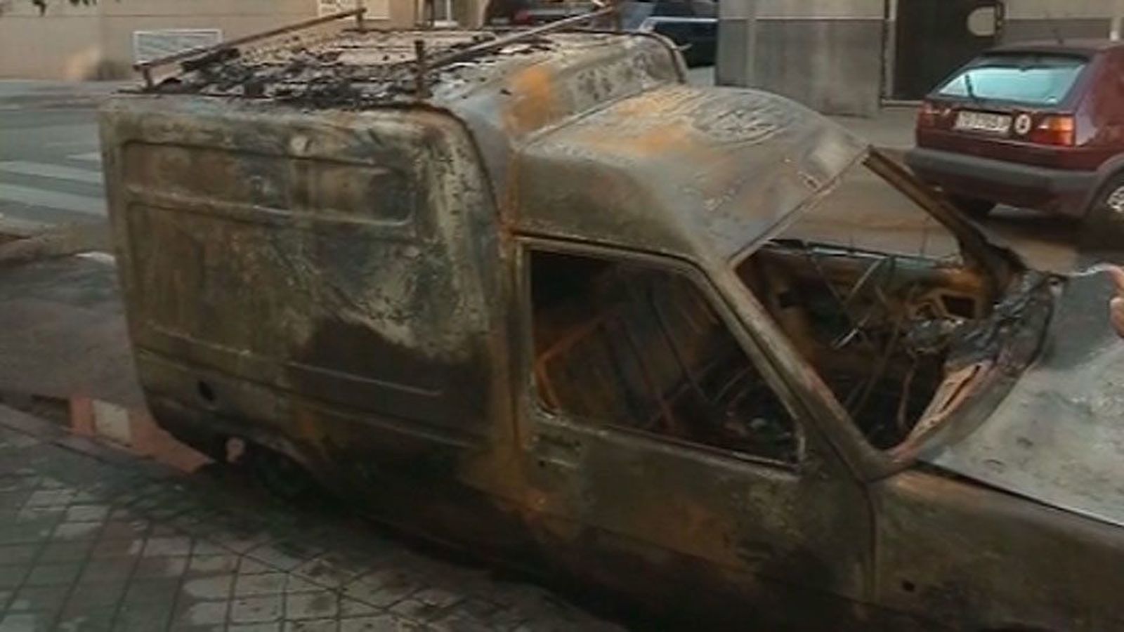 Queman dos furgonetas aparcadas en la calle Buendía de Madrid