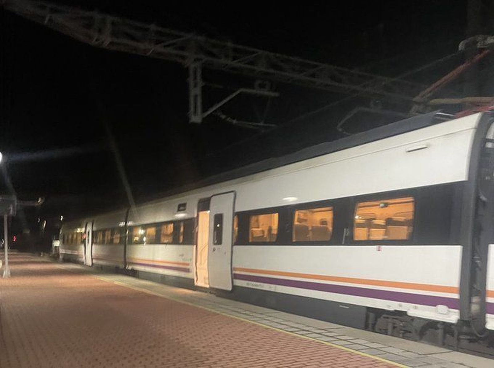 Un maquinista de Renfe deja tirados a los viajeros de un tren en Sahagún porque había terminado “su jornada laboral”