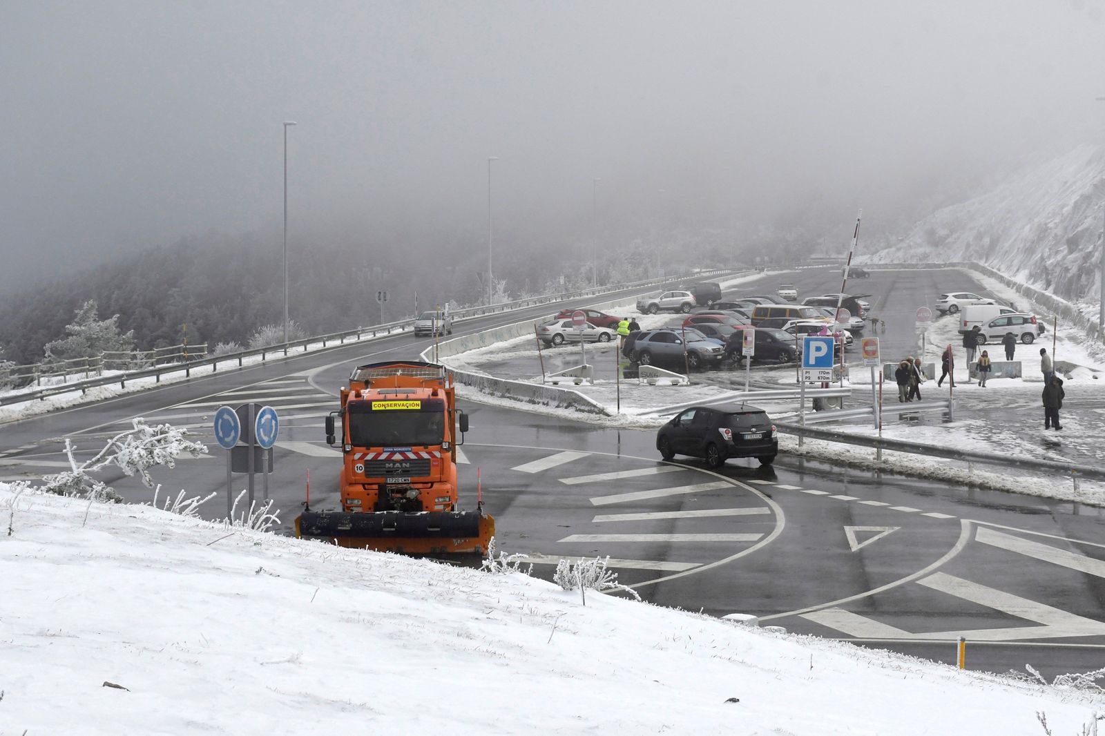 La nieve en Madrid provoca cortes en Cercanías Renfe y problemas en las carreteras