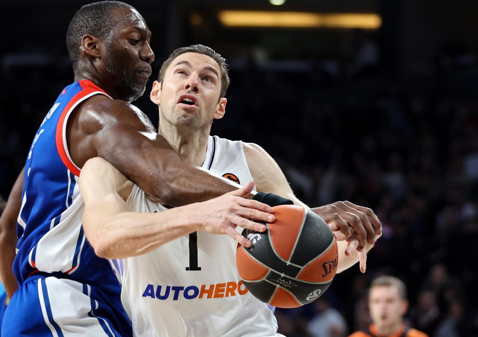 Causeur ante el Efes