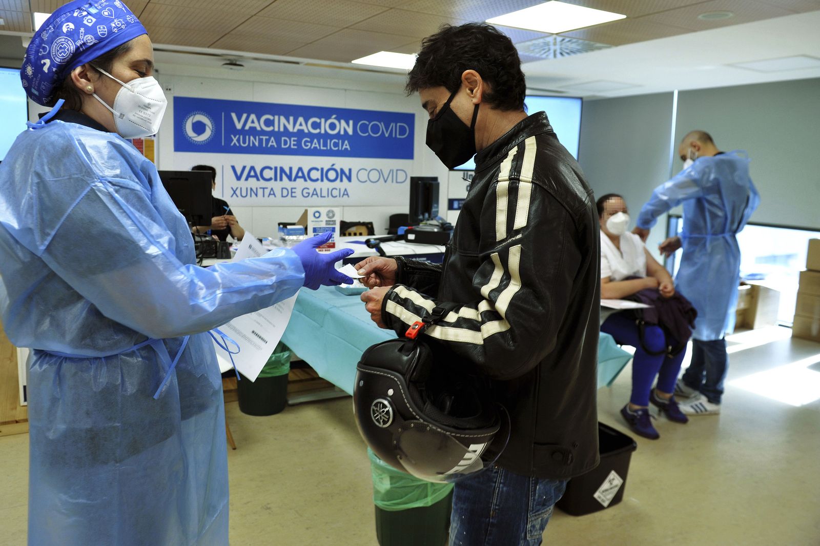 Madrid y Galicia siguen apostando por poner AstraZeneca a los vacunados con la primera dosis