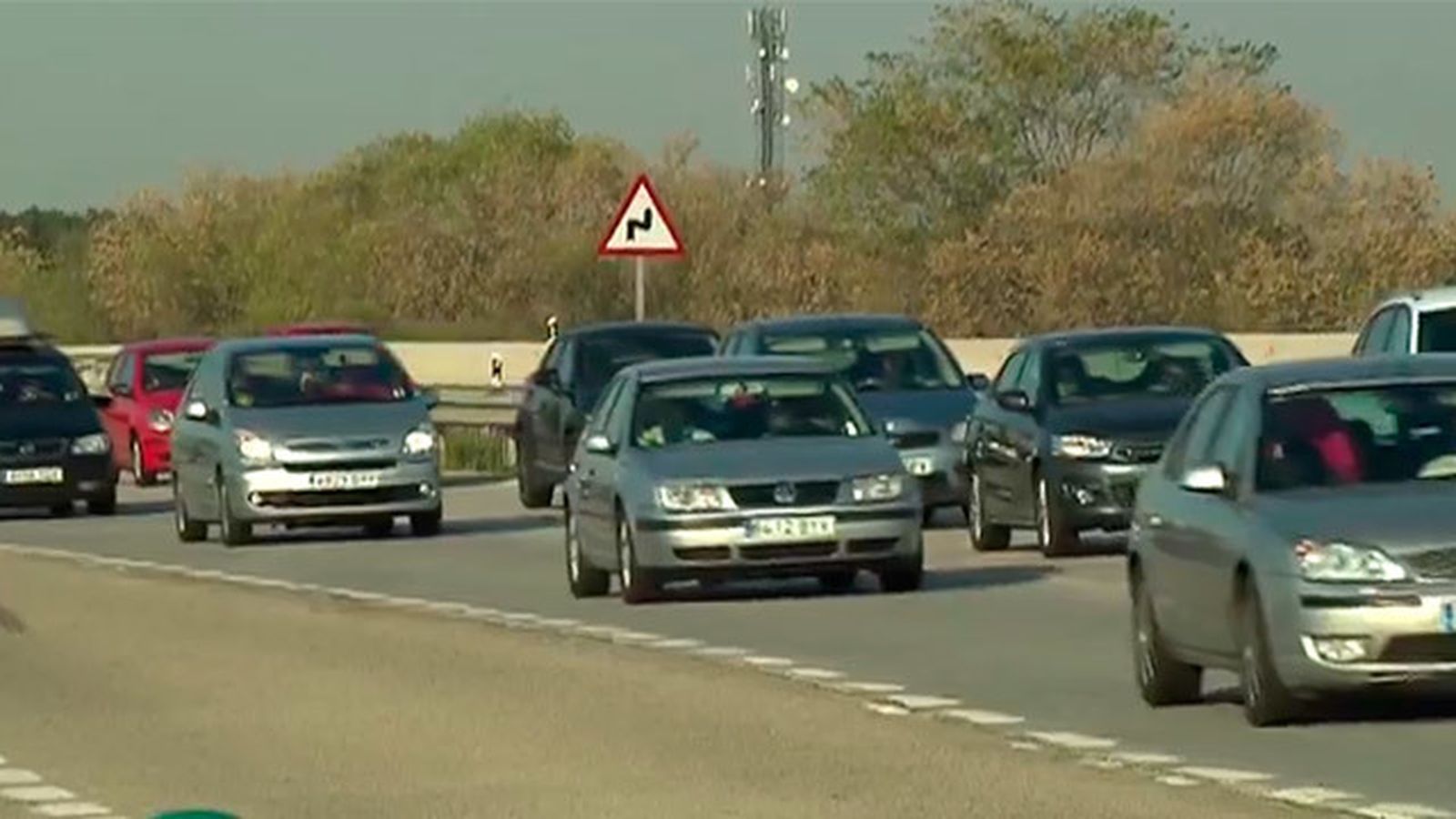 Retenciones a primera hora de la mañana del jueves santo en Madrid