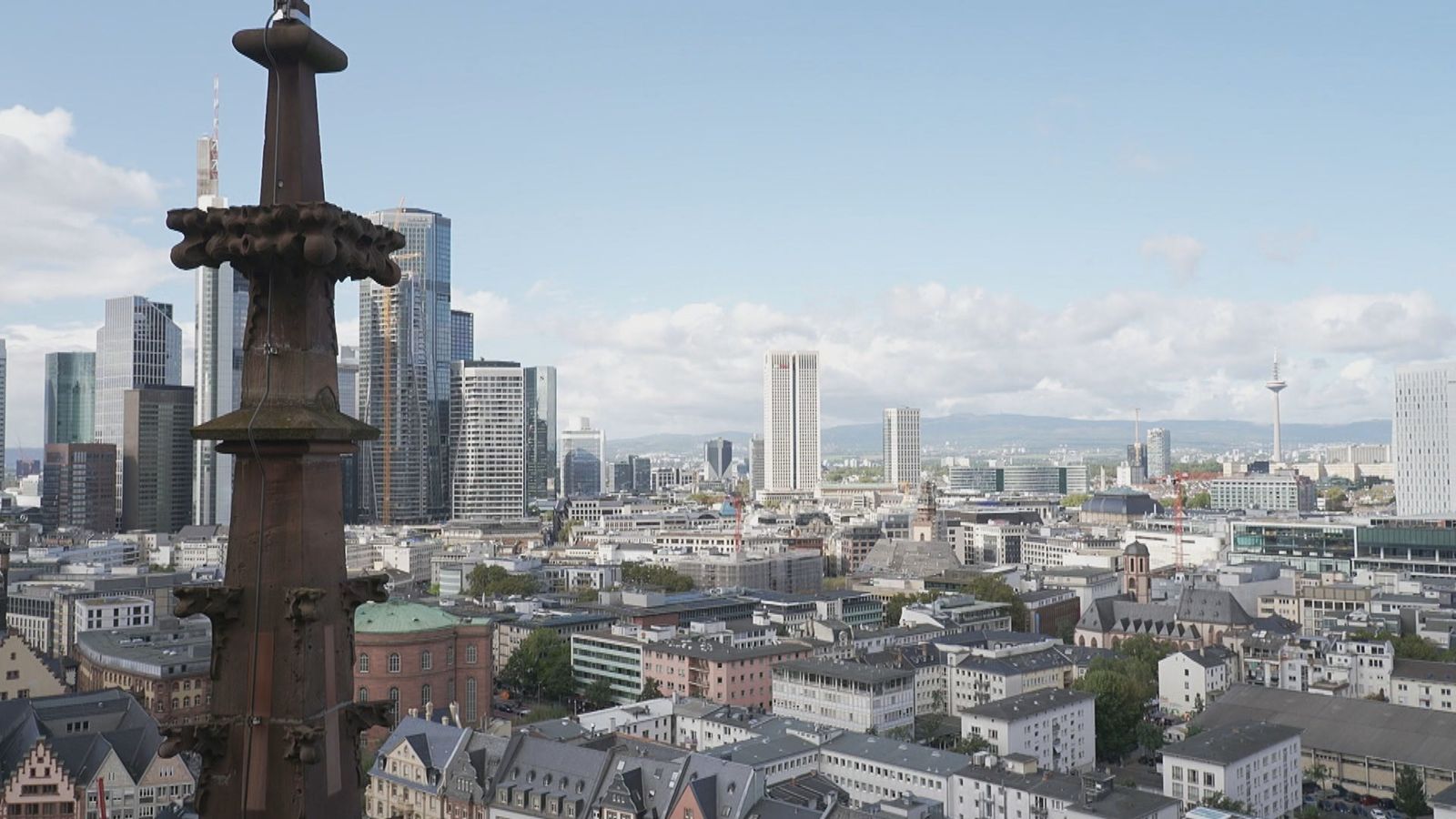 Skyline de Frankfurt desde su catedral, Alemania