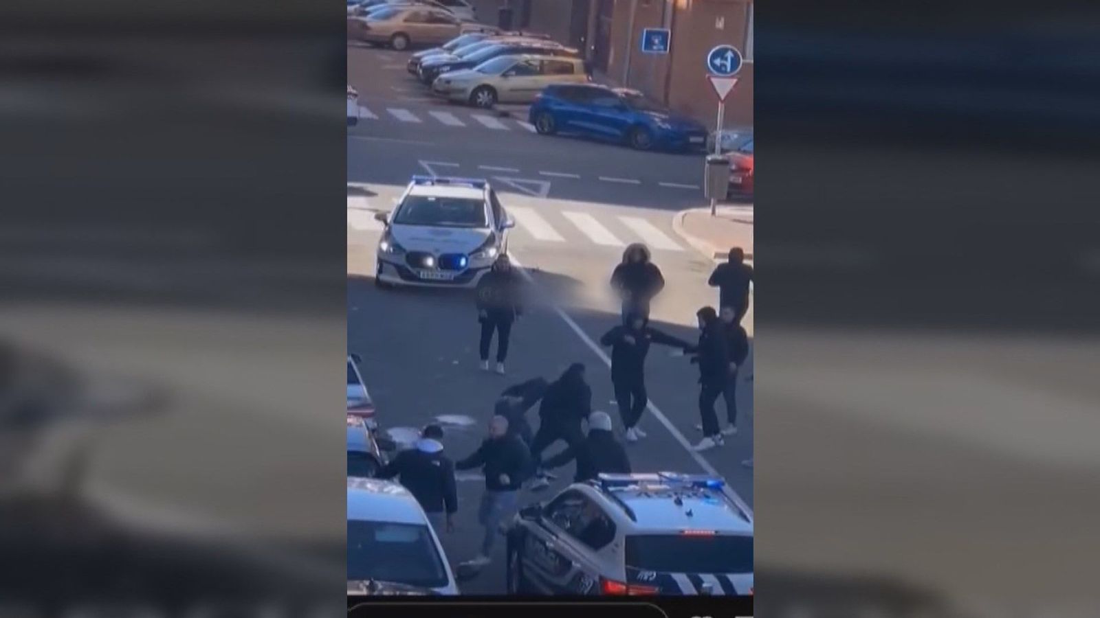 Cuatro detenidos tras la batalla campal en San Blas entre radicales del Atlético y del Betis