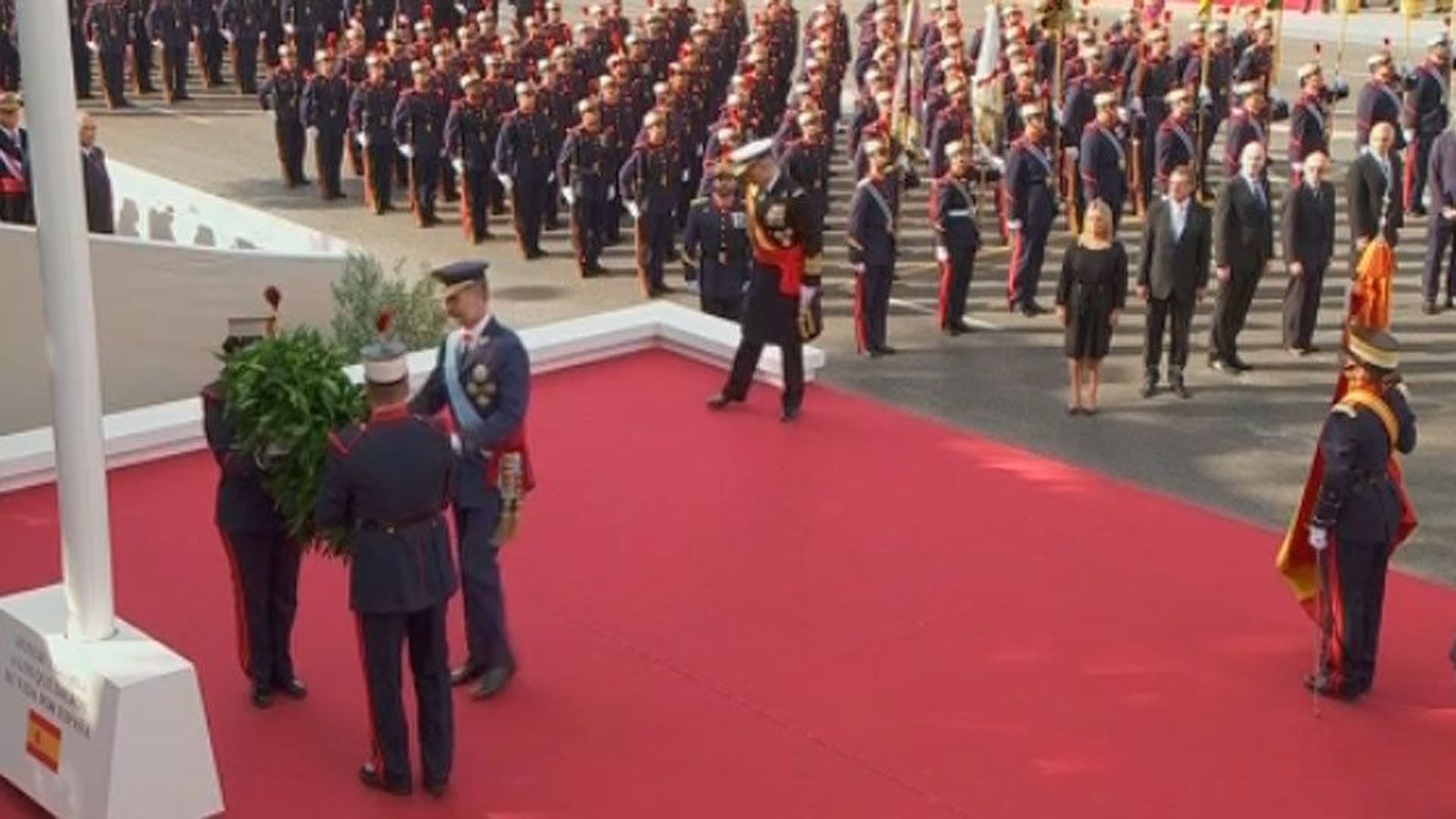 Emotivo homenaje a los caídos en la Fiesta Nacional presidida por los Reyes
