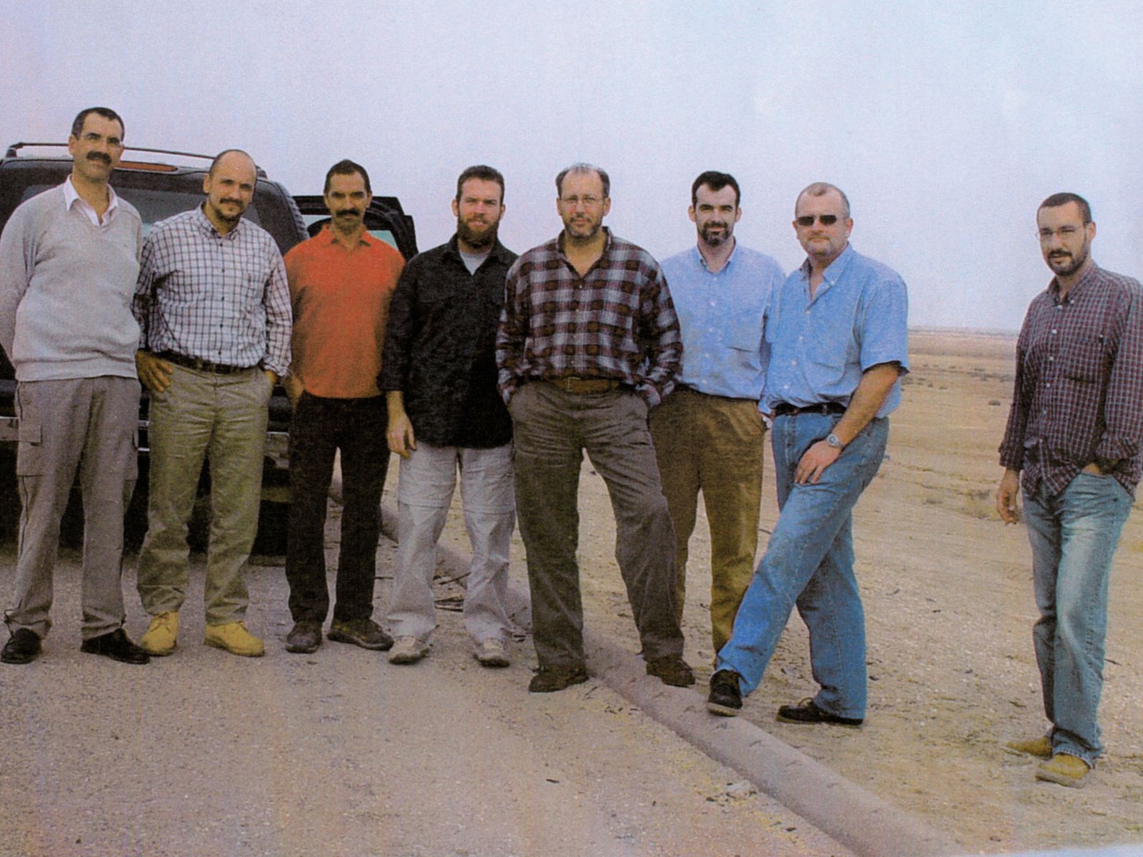 Defensa recuerda a los siete "héroes silenciosos" del CNI asesinados en Irak hace 20 años: España "no os olvida"
