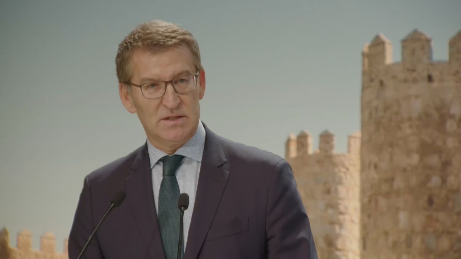 Feijóo pide a Sánchez que "haga las maletas" y dice que lidera un Gobierno "en agonía"