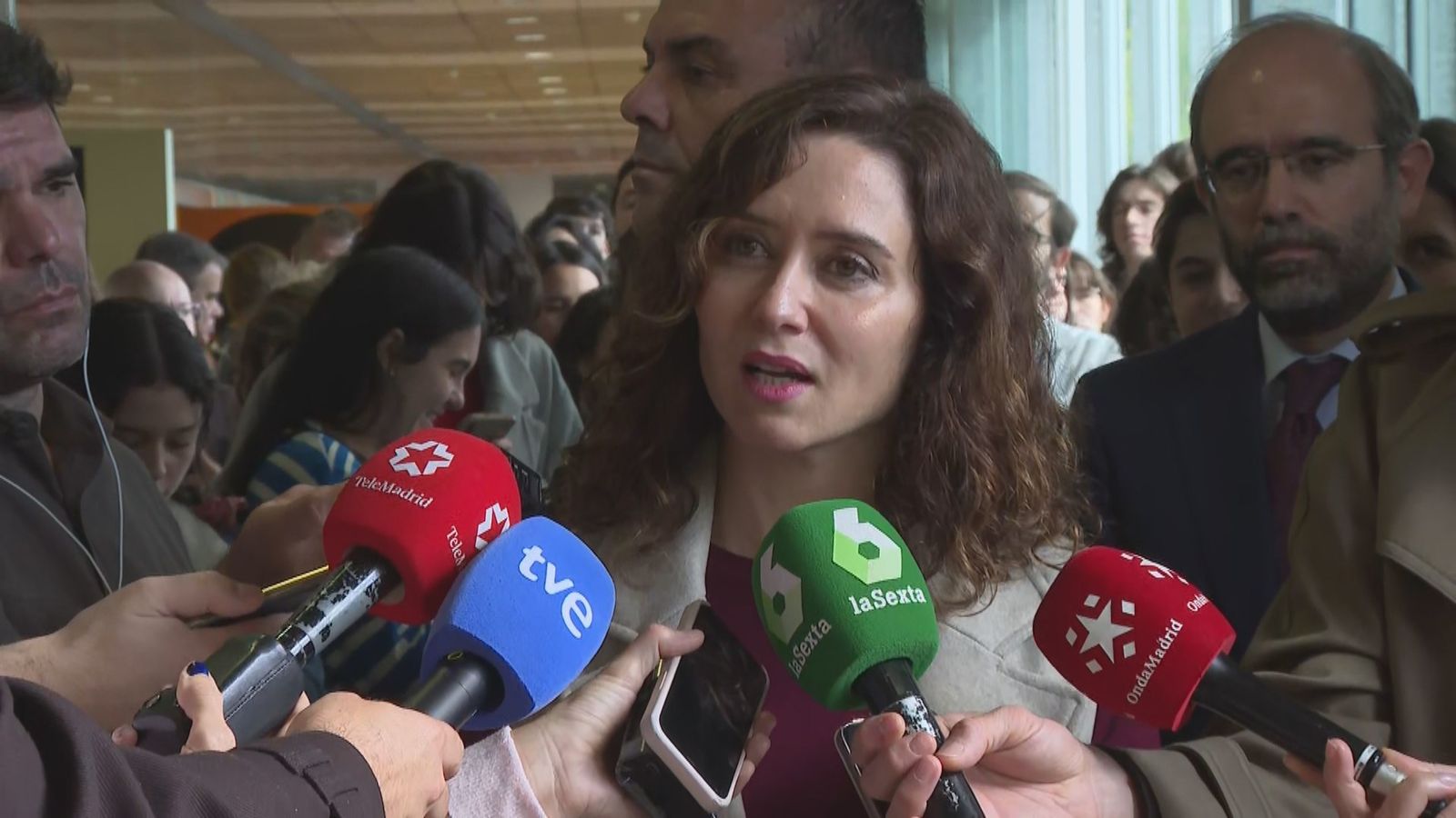 Ayuso acusa al Gobierno de convertir Canarias "en un corredor para las mafias"