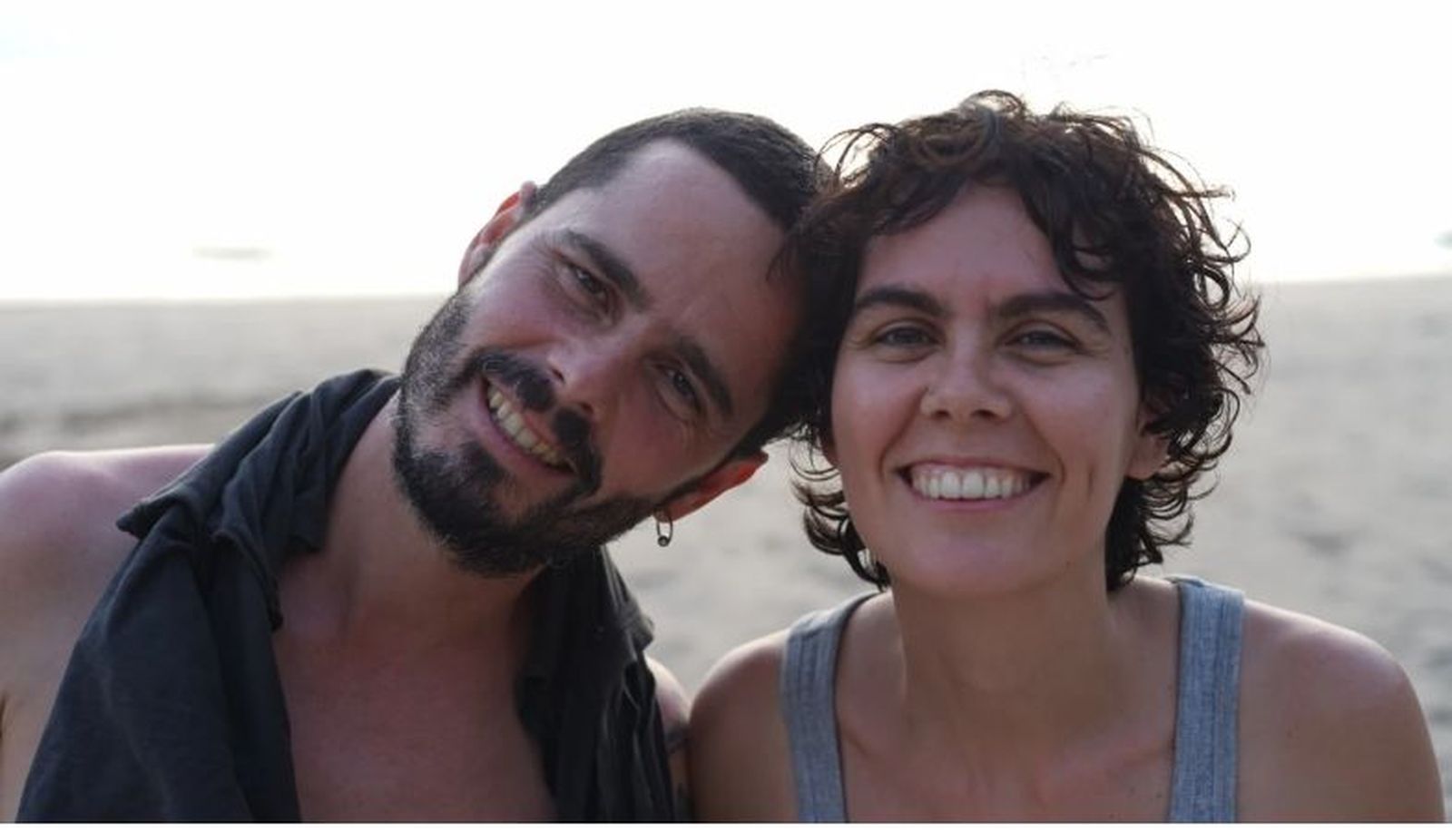 Adrián Palomino y su hermana