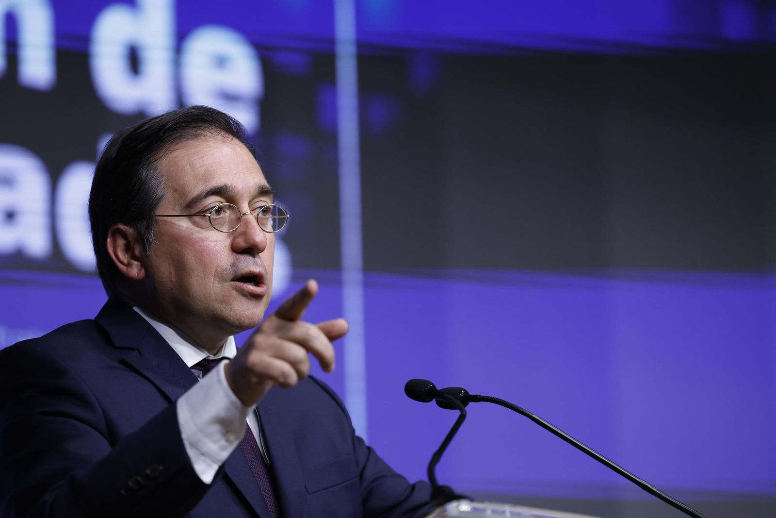 Albares convoca al embajador