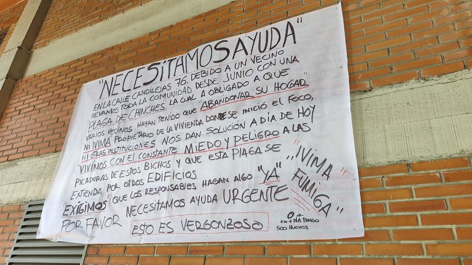 Los vecinos de Puente de Vallecas denuncian una plaga de chinches en una vivienda de su bloque