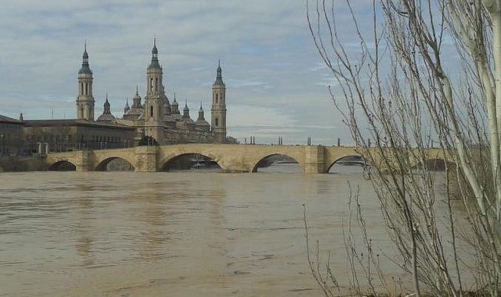 Crecida del Ebro a su paso por Zaragoza