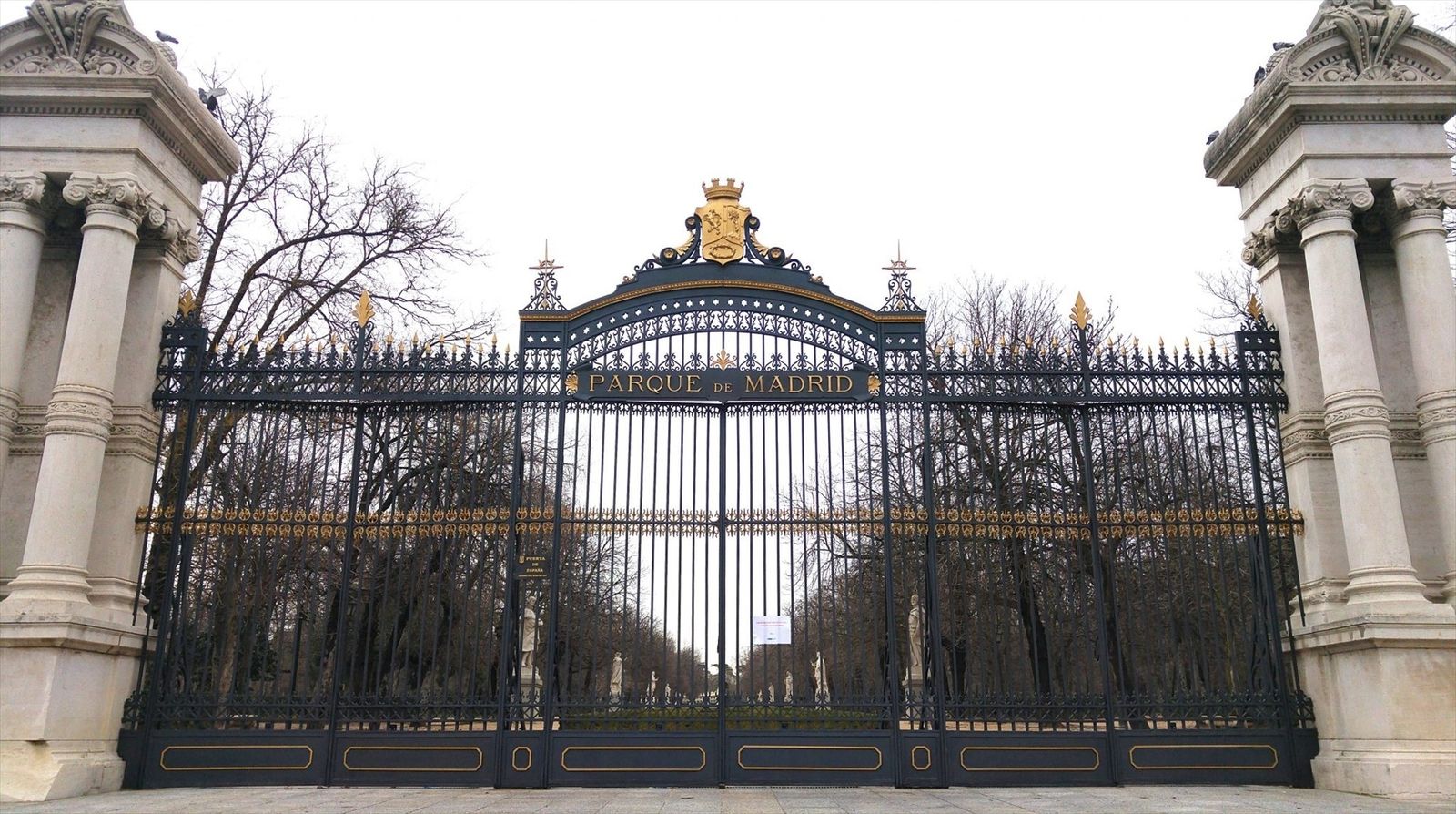 Las puertas del parque de El Retiro cerradas por condiciones meteorológicas adversas