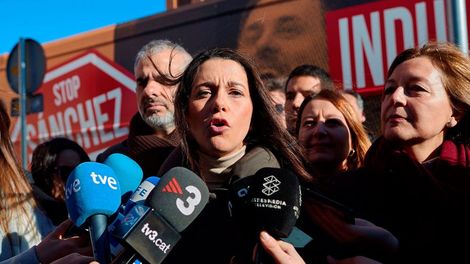Arrimadas: "Estos PGE son simplemente el intercambio de cromos con Torra"