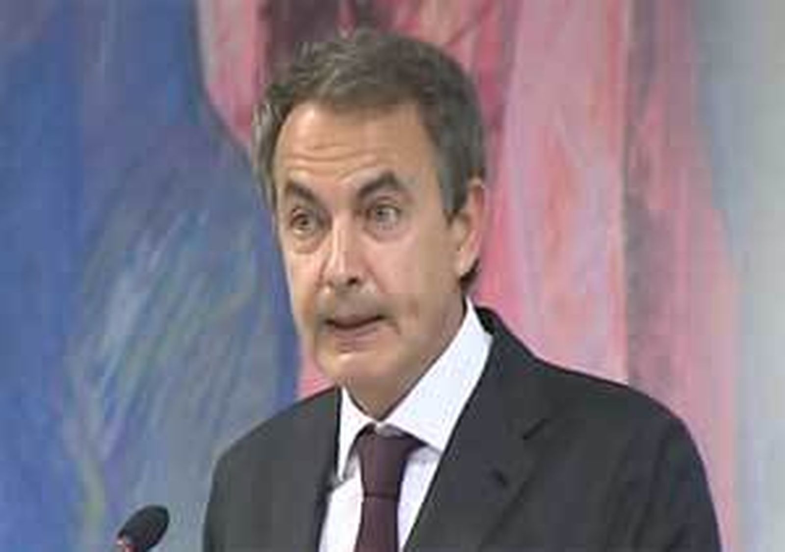 Zapatero: "La democracia ni empieza ni termina en los partidos, sino en los ciudadanos"