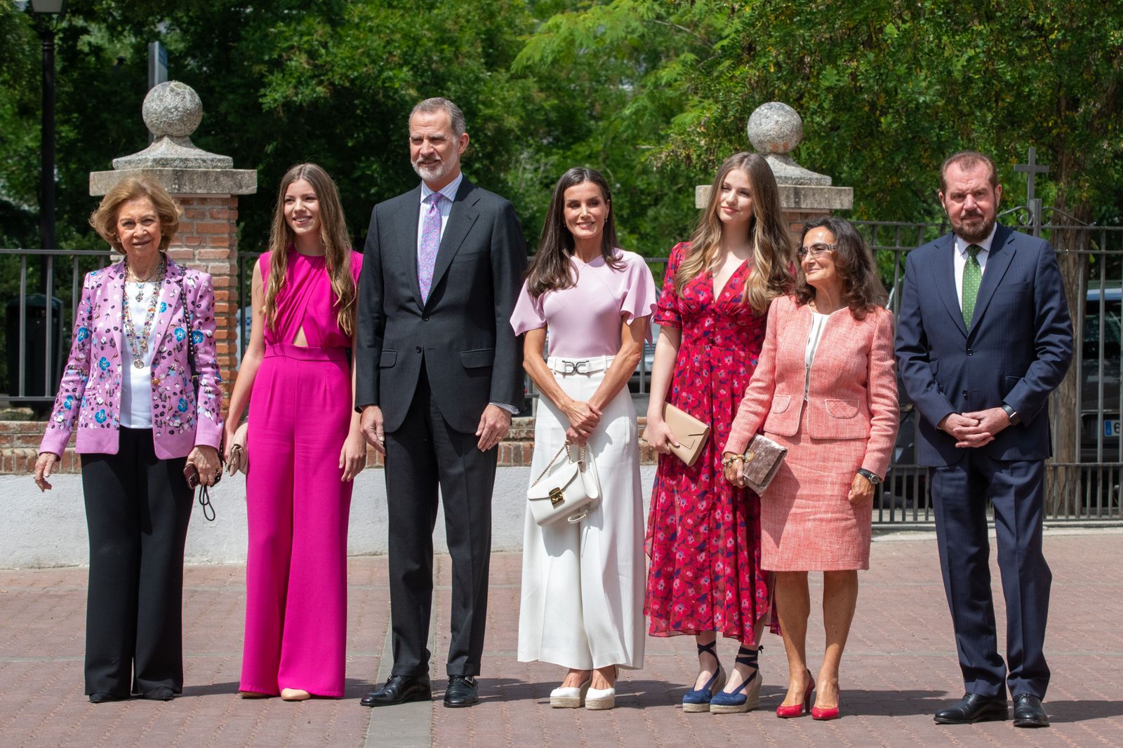 La Infanta Sofía celebra su confirmación, con el rey Felipe VI como padrino