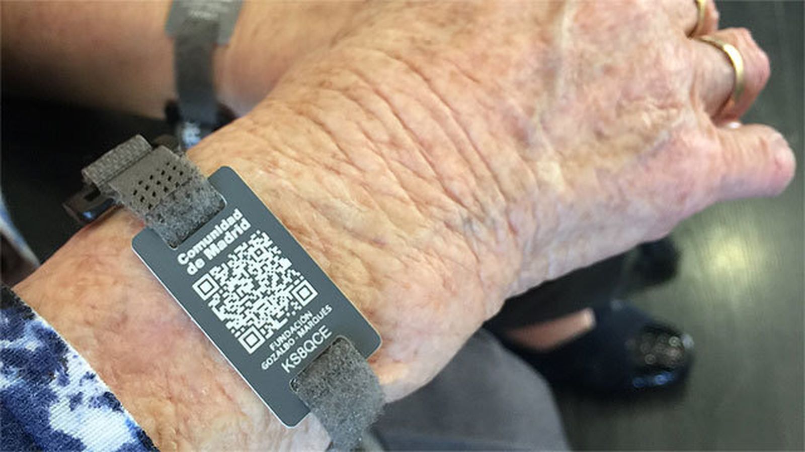Pulseras con código QR para mayores