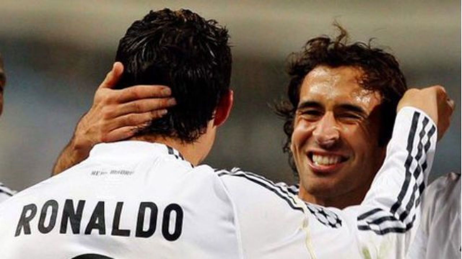 Cristiano, Arbeloa, Benítez, Marcelo y Pepe arropan a Raúl en su despedida