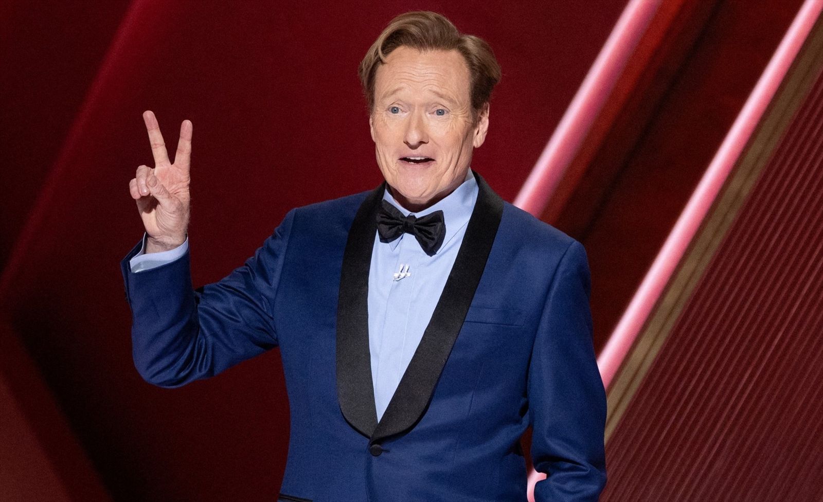 Conan O'Brien fue protagonista en la ceremonia lanzando pullas a Trump, Putin y Karla Sofía Gascón