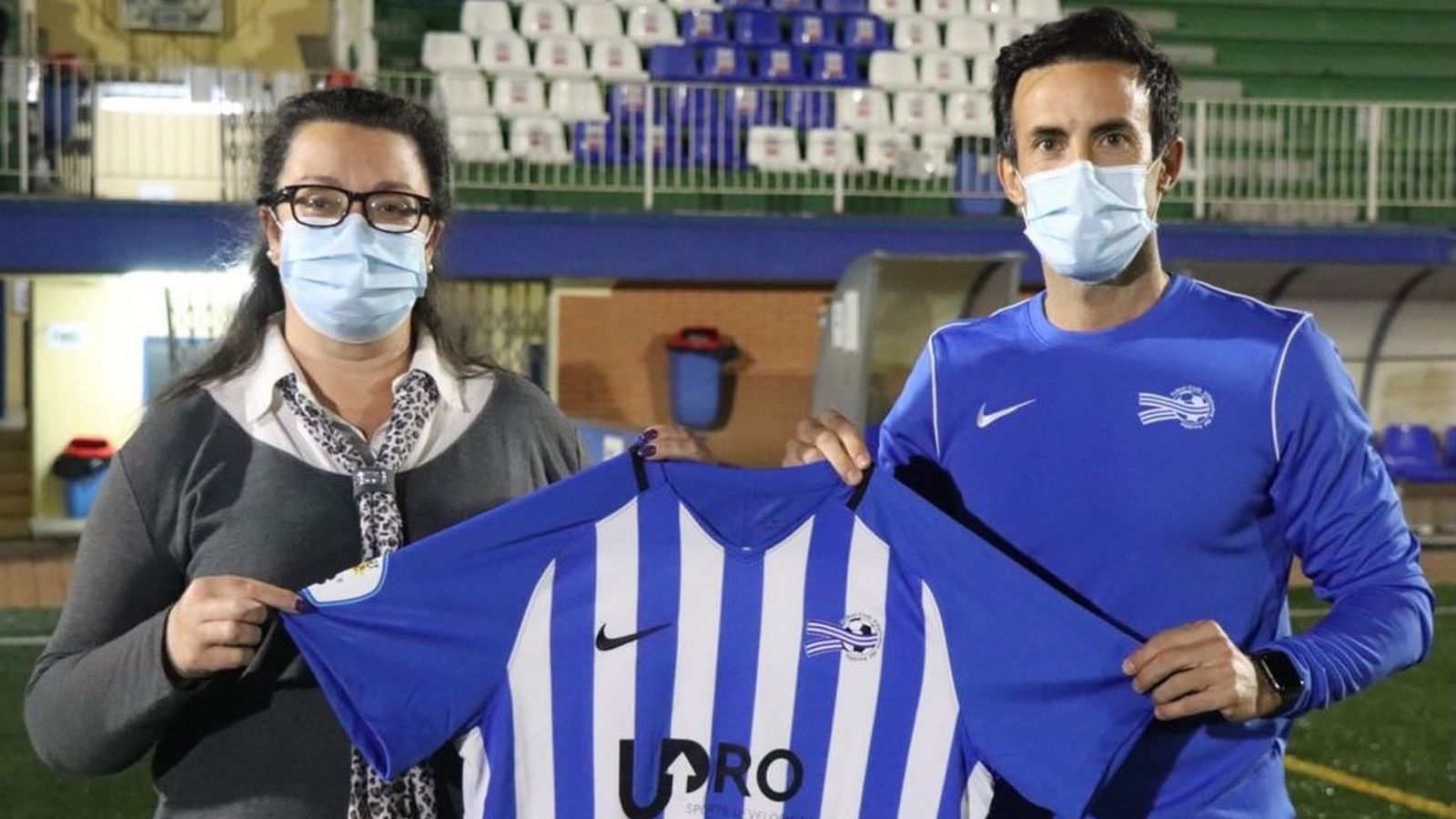 Carlos Rodríguez con la camiseta del club
