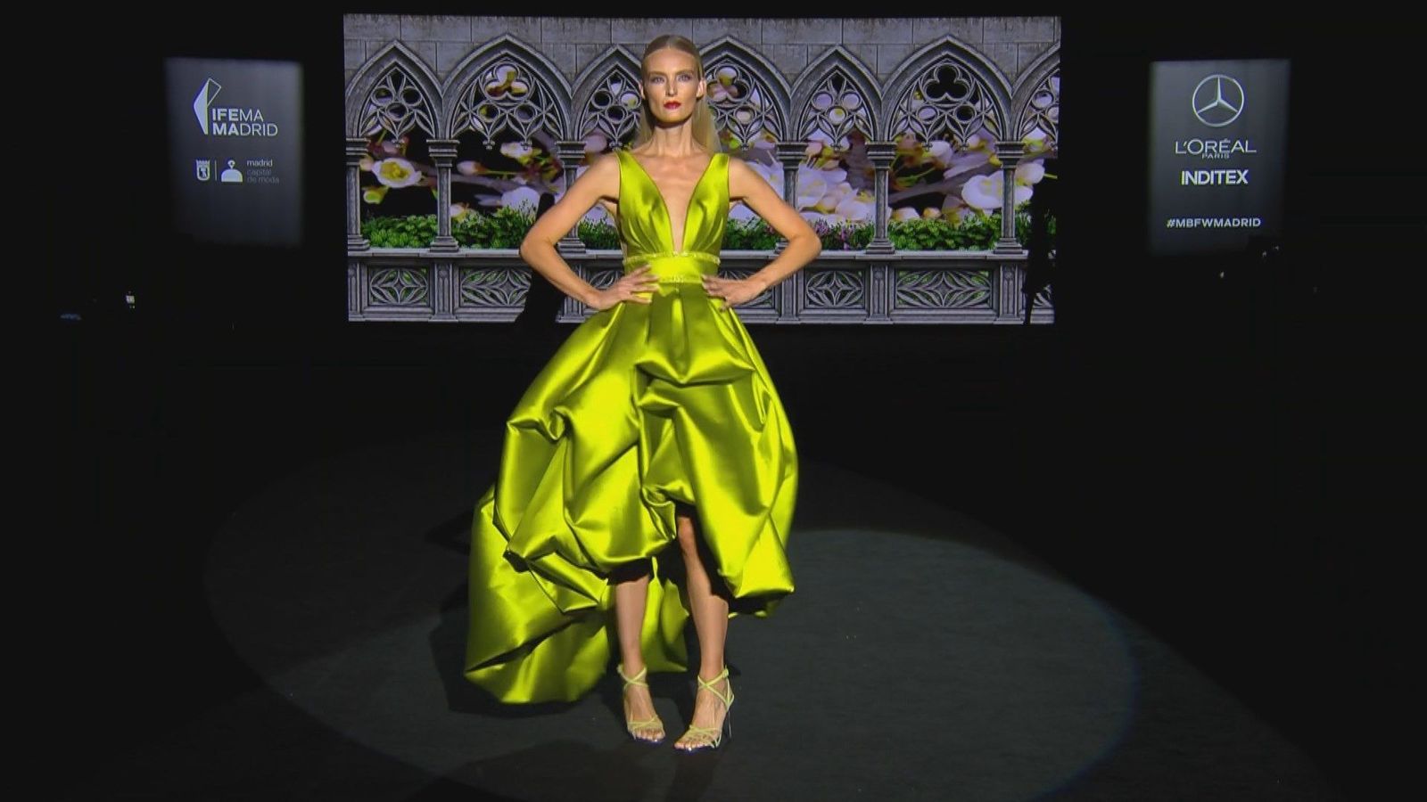 Volumen, color y atemporalidad en el ecuador de la 'Madrid Fashion Week'