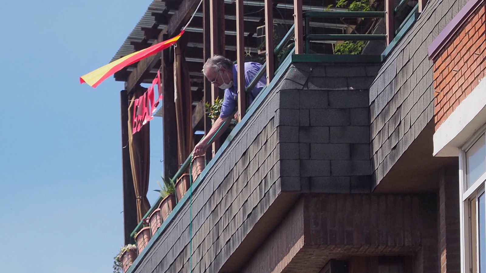 Un hombre mayor se atrinchera en su casa de Valladolid con dos escopetas