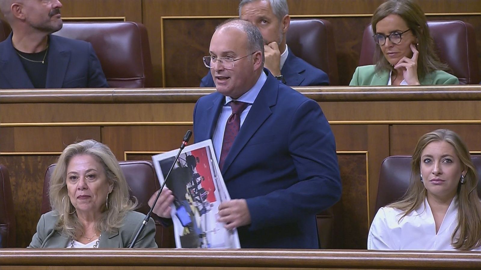 El 'clan de la chistorra' protagoniza la sesión de control del Congreso