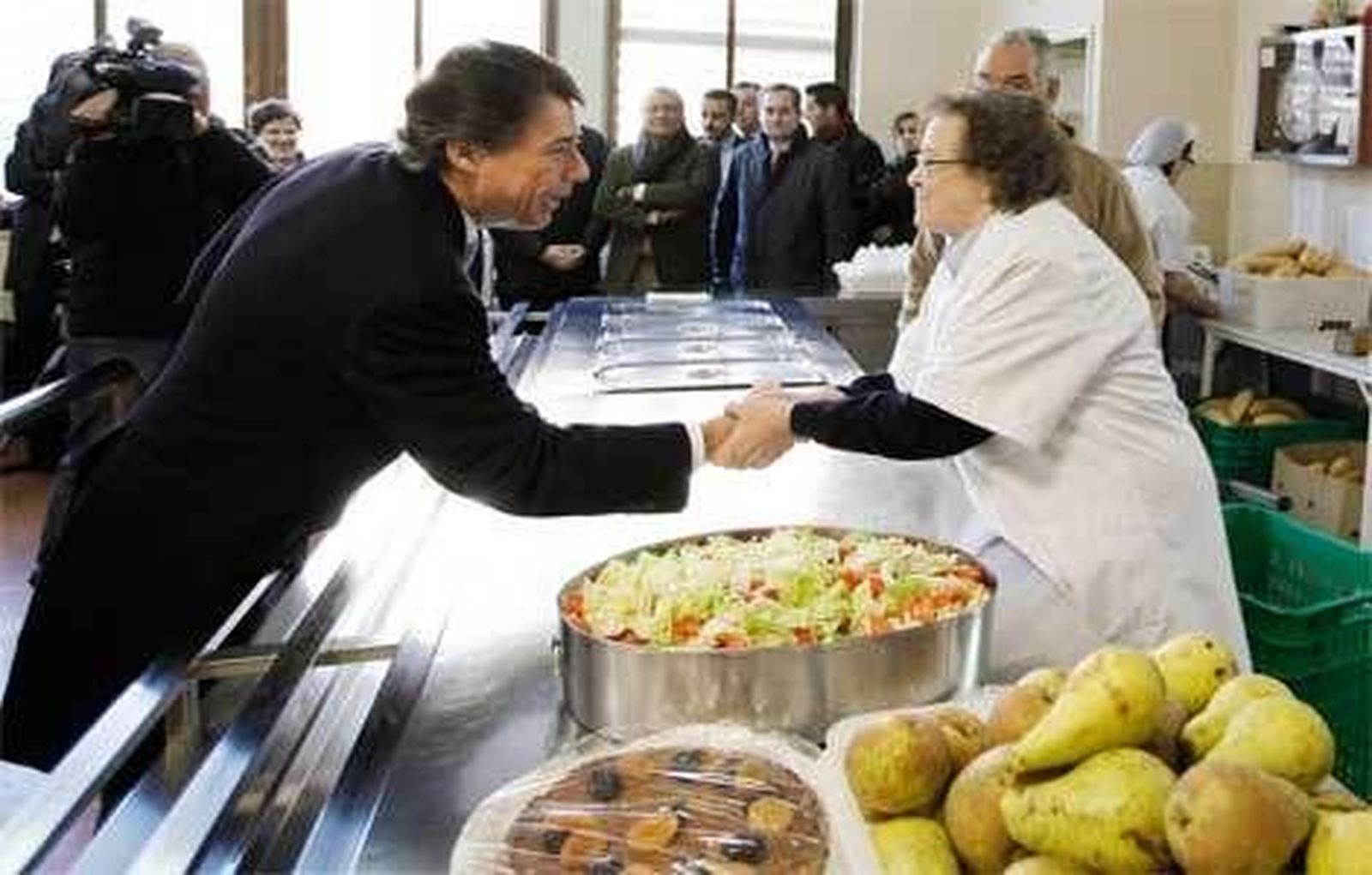 González entrega 900 kilos de alimentos al comedor social "Hijas de la Caridad"
