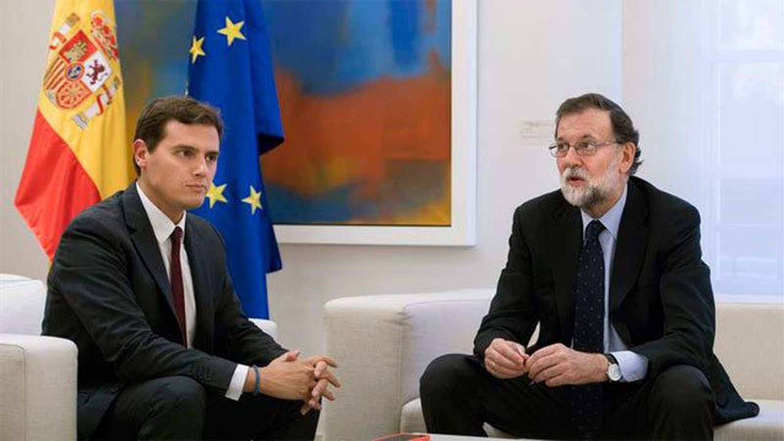 Sánchez pide negociar con Puigdemont y Rivera que se aplique el 155 y se convoquen elecciones