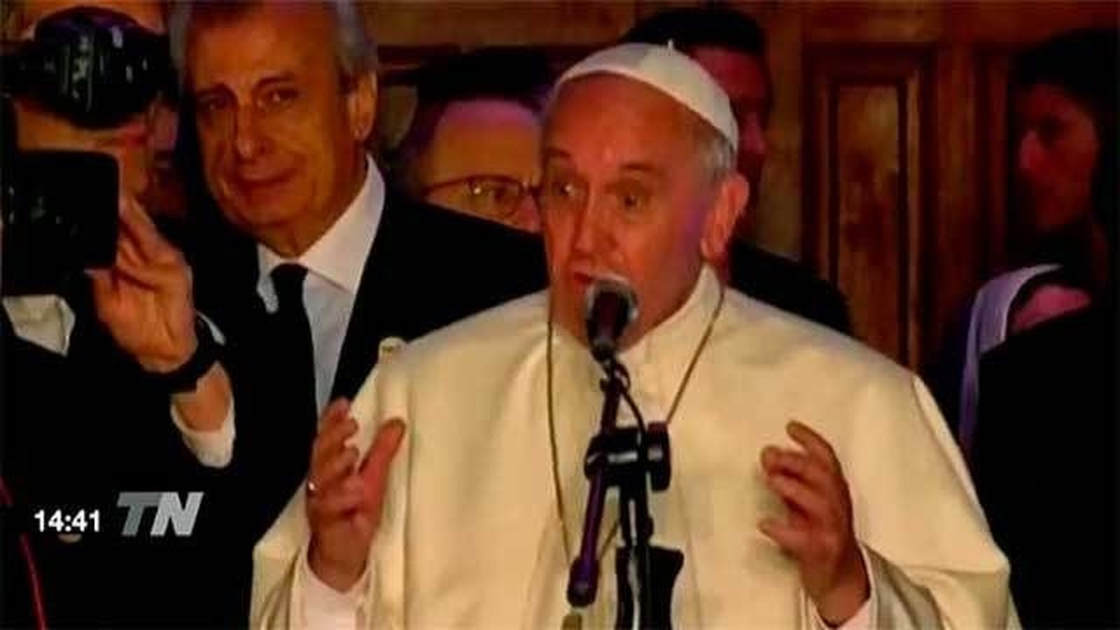 Francisco insta a "que no haya gente que se decarte"