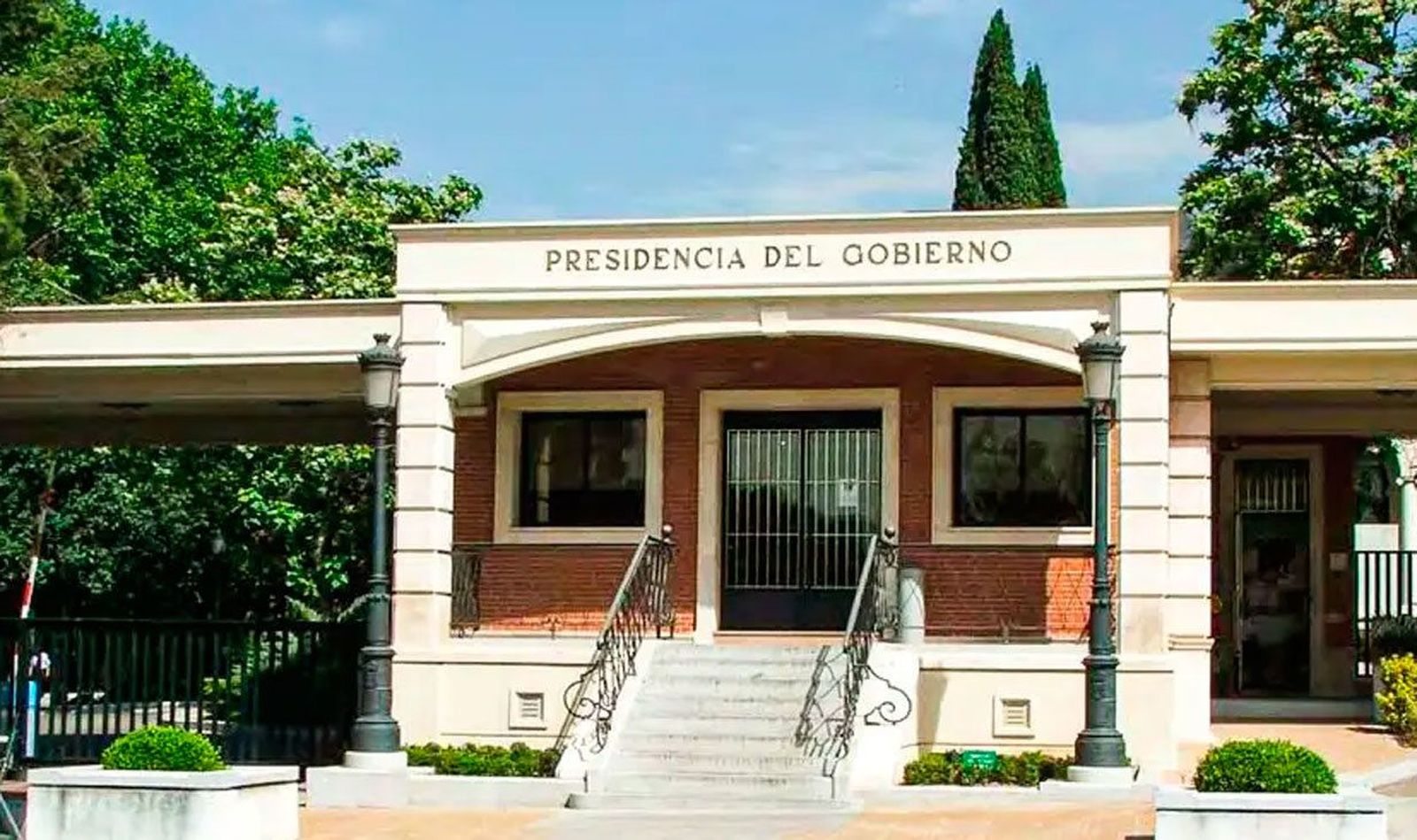 El juez que investiga a Begoña Gómez pide a Moncloa el listado de trabajadores y asesores
