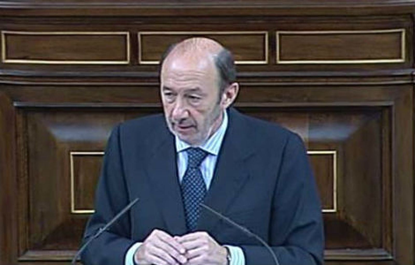 Rubalcaba exige a Rajoy una explicación convincente sobre Bárcenas "si puede"