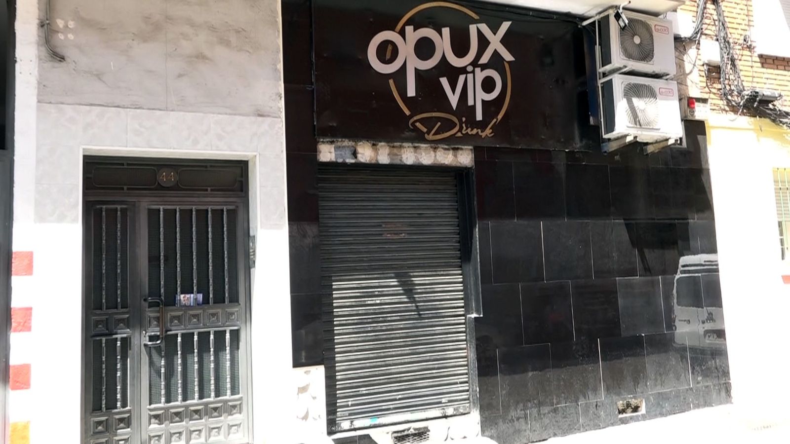 Peleas y ruido constante cada noche bajo las casas de los vecinos de Villaverde Alto
