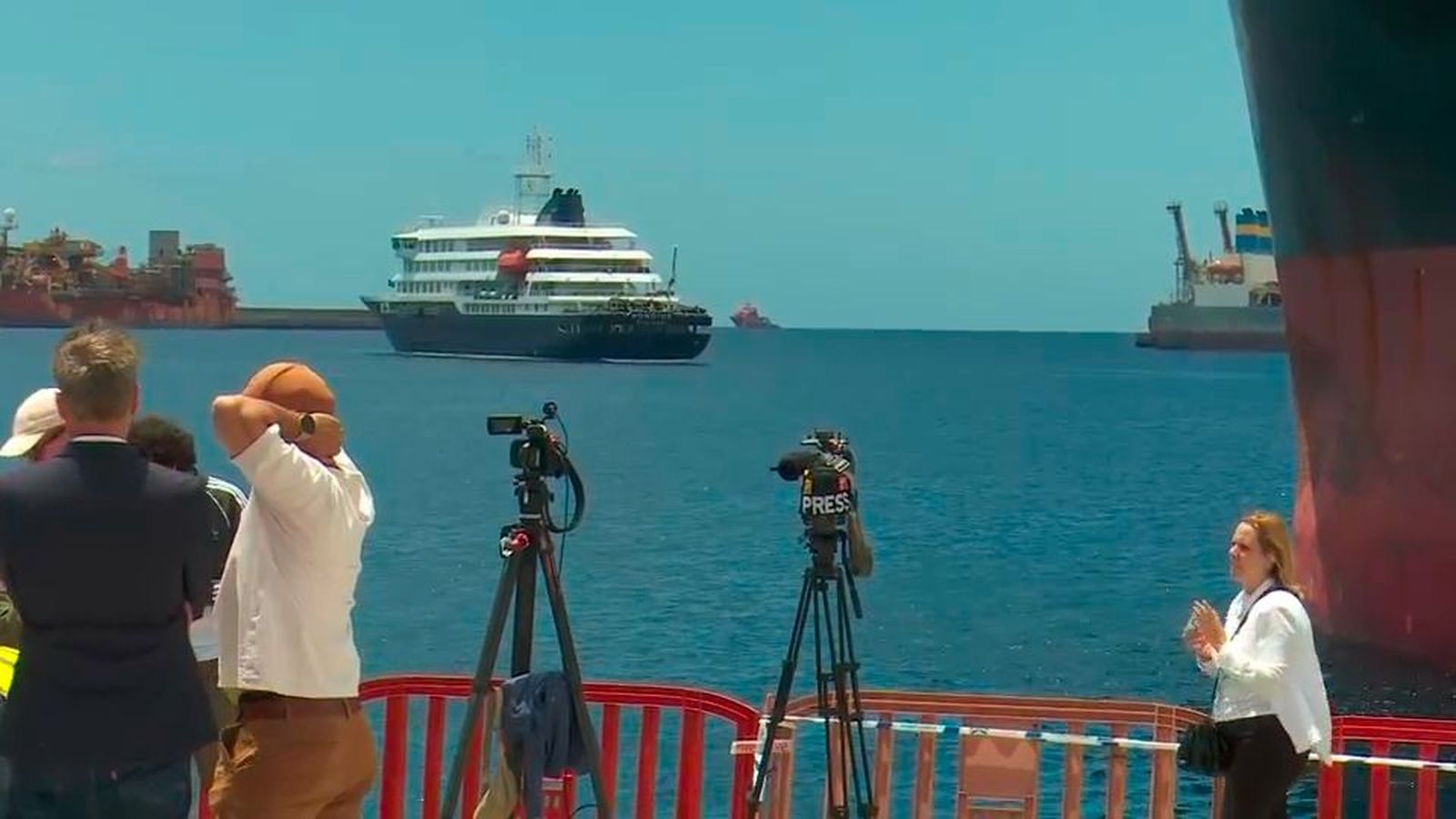 El crucero MV Hondius atraca en el puerto de Granadilla por el mal tiempo