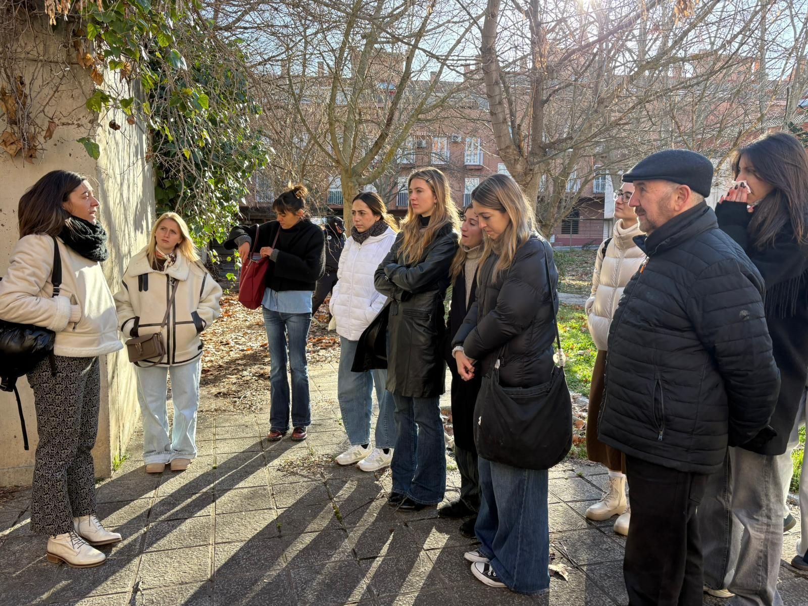 Alumnos de la UPM durante la visita a la antigua  Escuela de Enfermería de Ciempozuelos