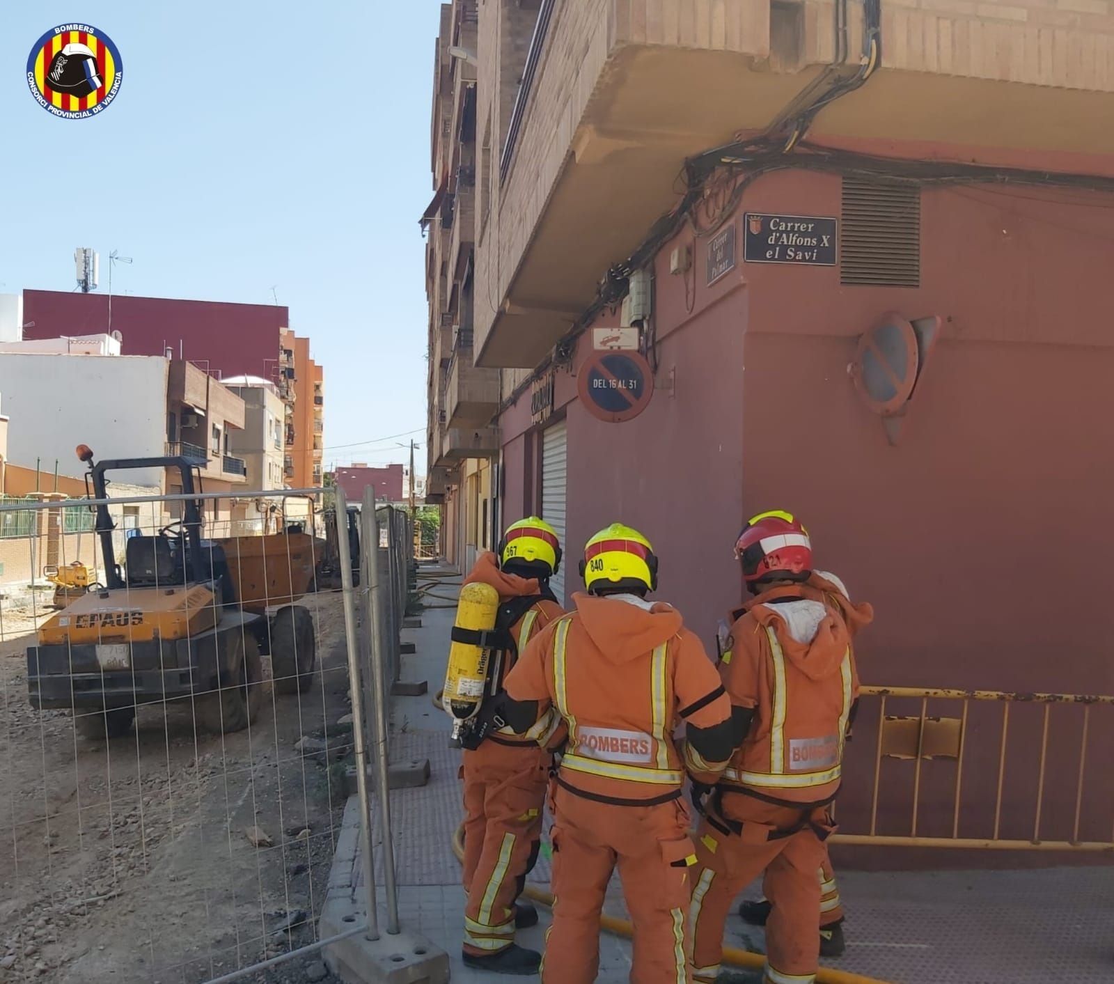 Dos edificios desalojados  y un tercero confinado por una fuga de gas en Paterna