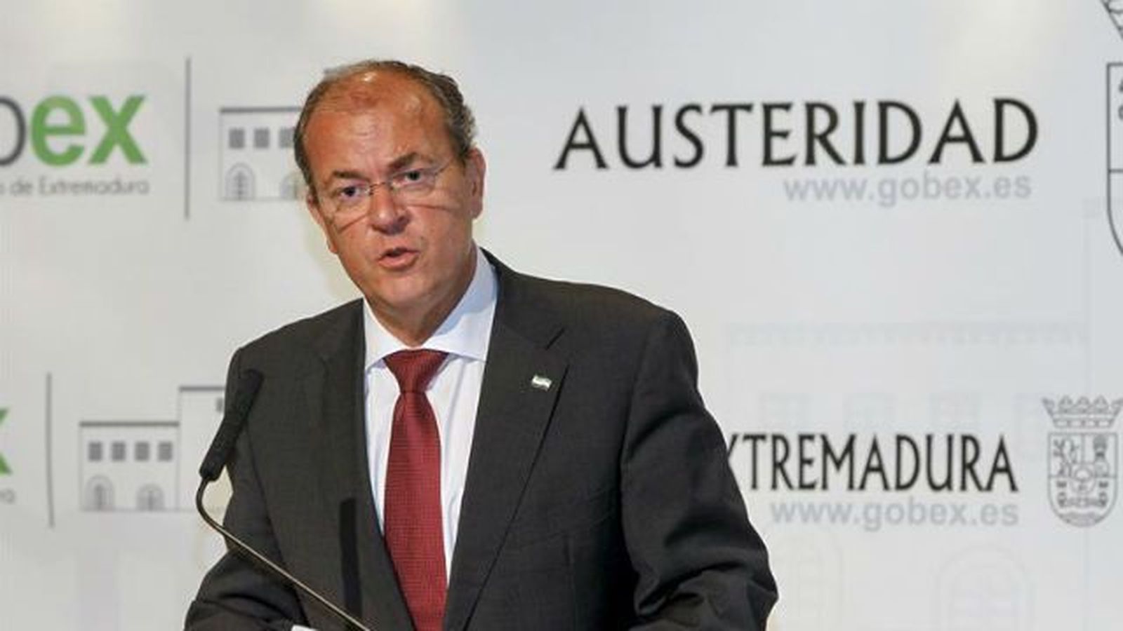 Monago irá a los tribunales para defenderse de los que le han "difamado"