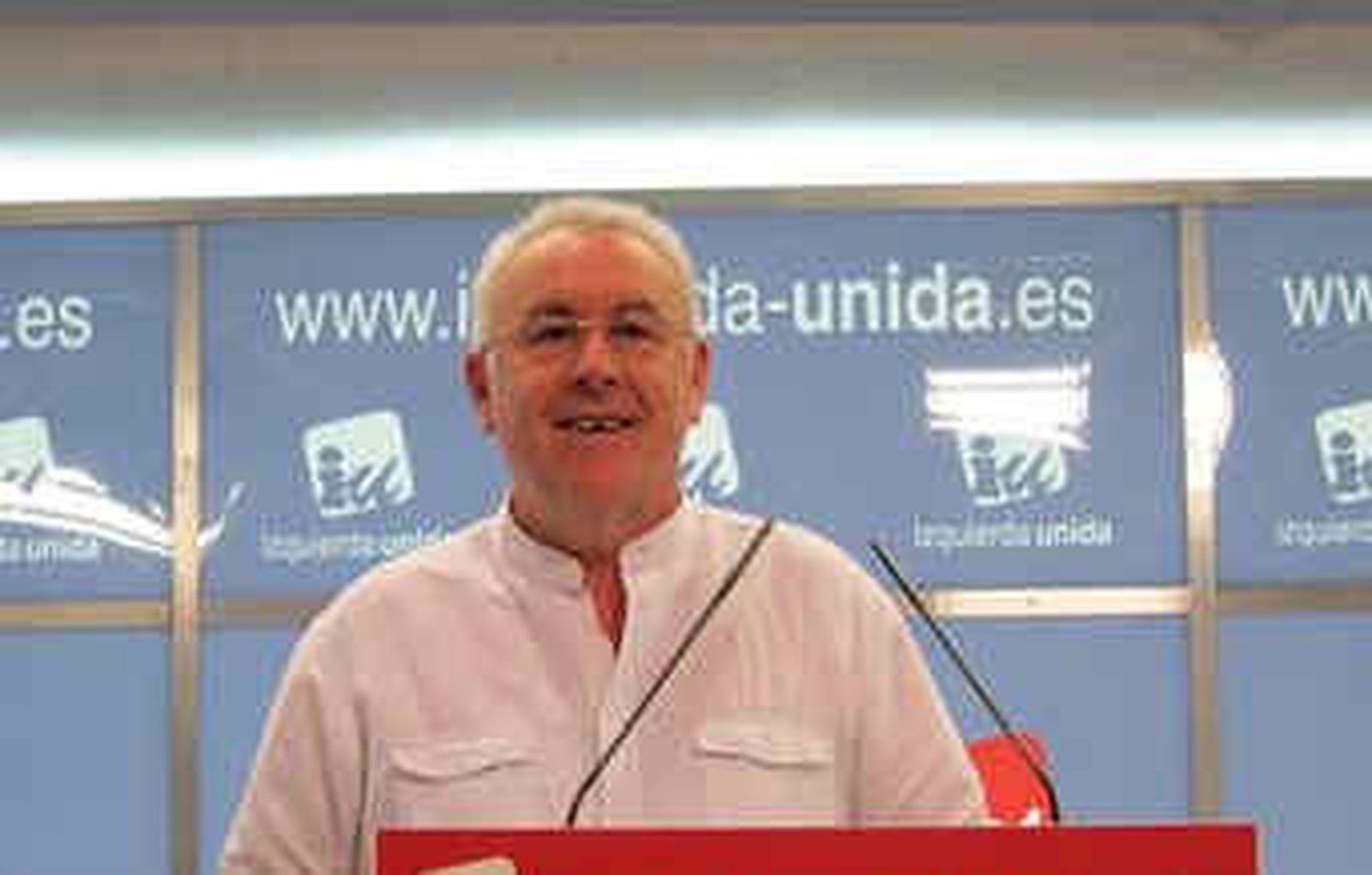 Cayo Lara denuncia una campaña contra IU por parte del PSOE aprovechando la decisión de la coalición en Extremadura