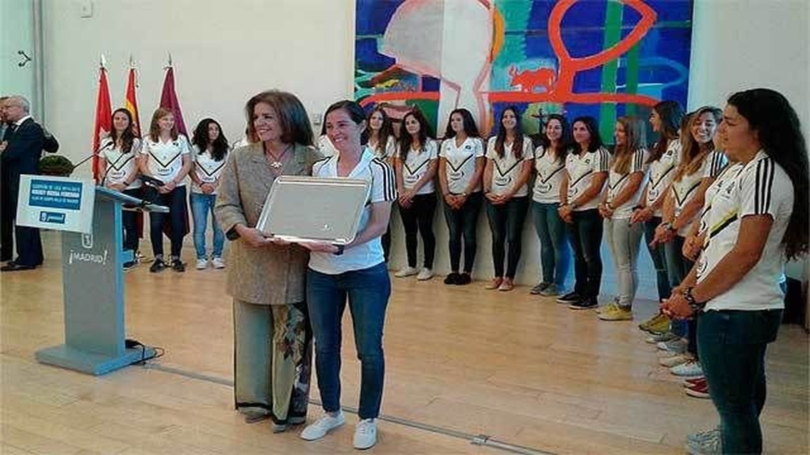 Botella recibe a las campeonas del Club de Campo