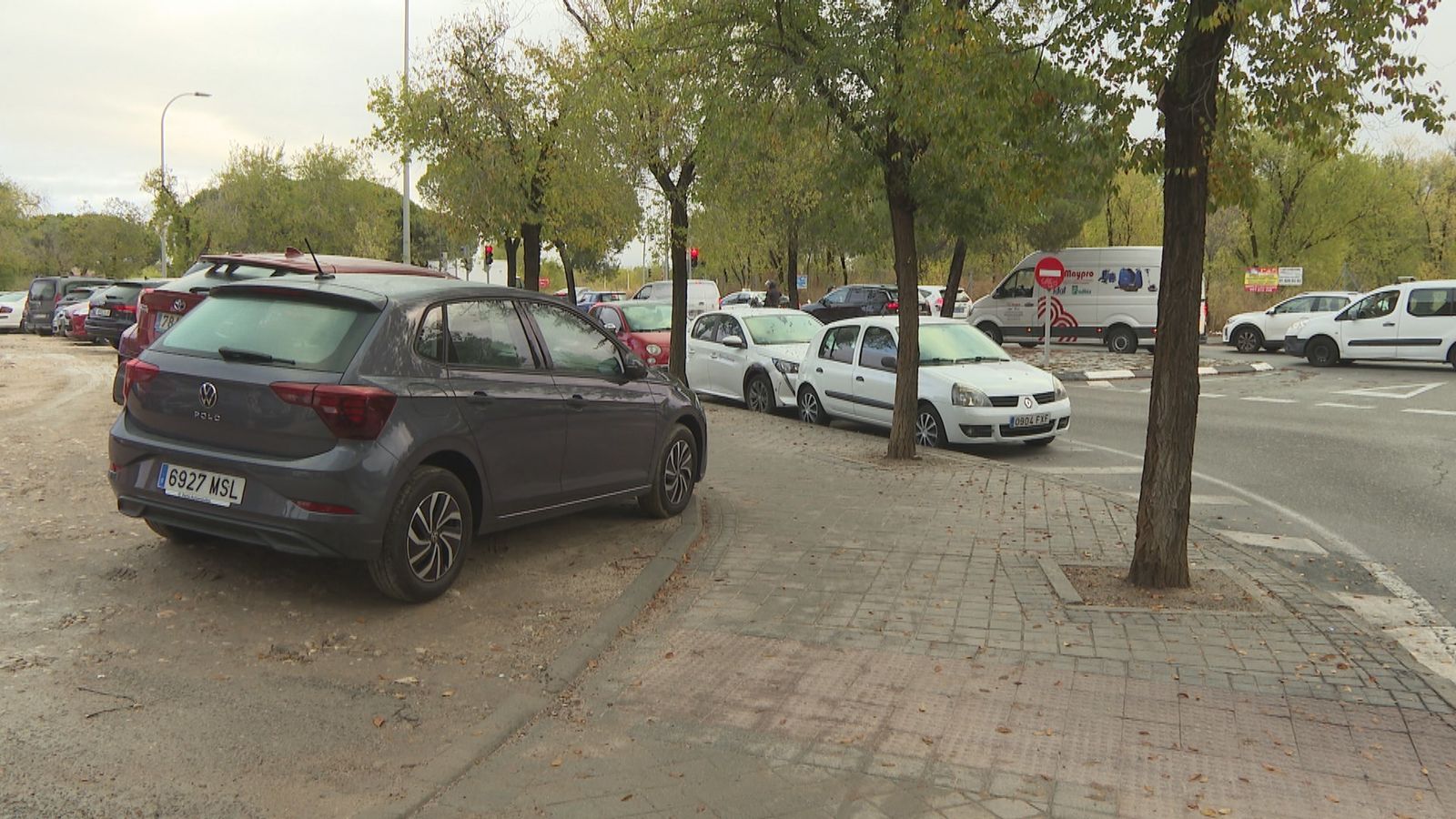 Coches aparcados en el barrio de Begoña