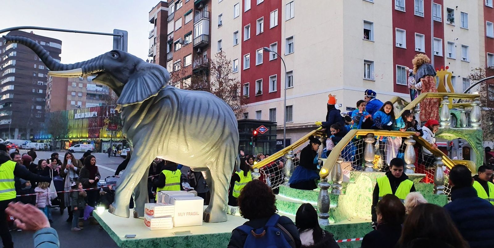 La cabalgata de los Reyes Magos llega a Chamartín