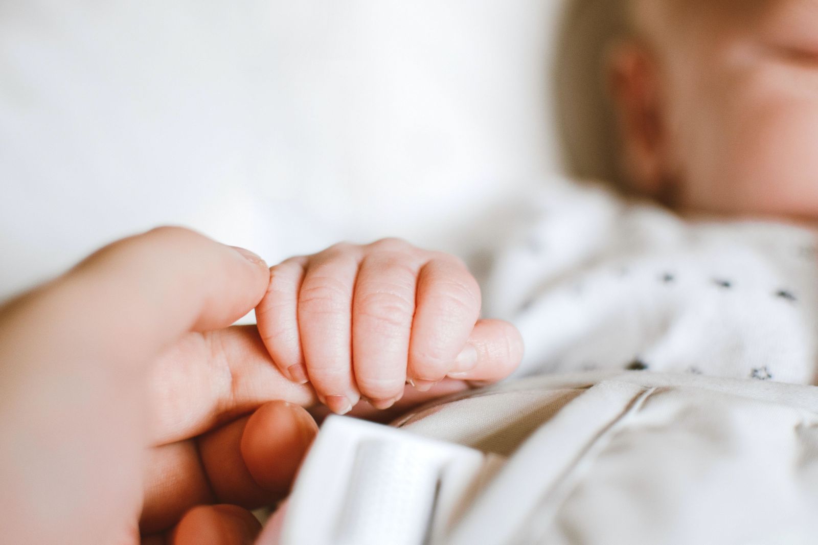 Eduardo, padre por gestación subrogada, explica su proceso en Estados Unidos