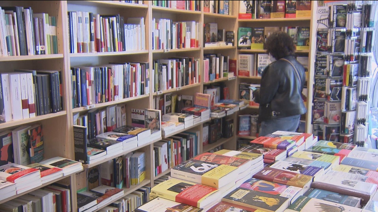 Los madrileños celebran el Día del Libro con la literatura en la calle