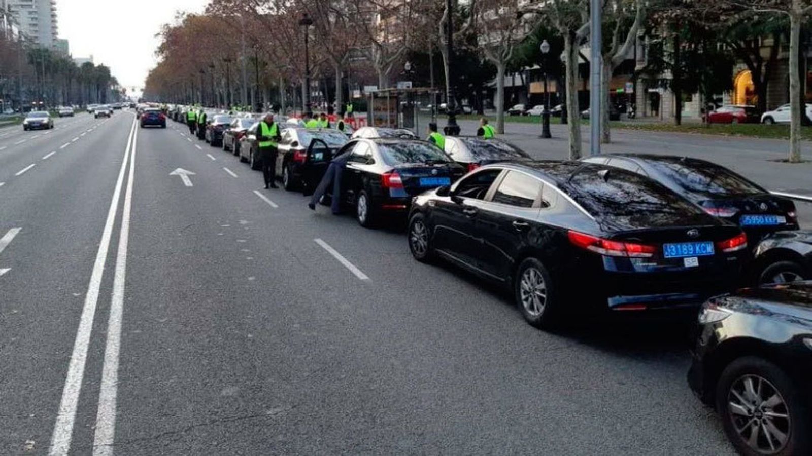 Empresas VTC presentan tres ERE que acabaran con 2.080 empleos en Cataluña