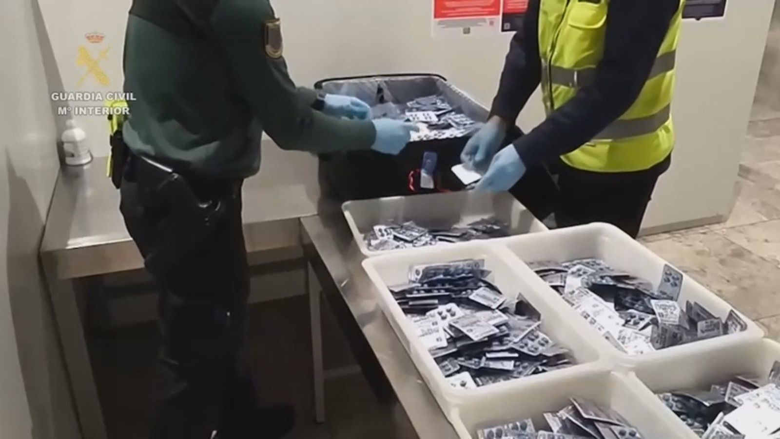 Detenida en Alicante una mujer que transportaba 20.000 viagras de contrabando