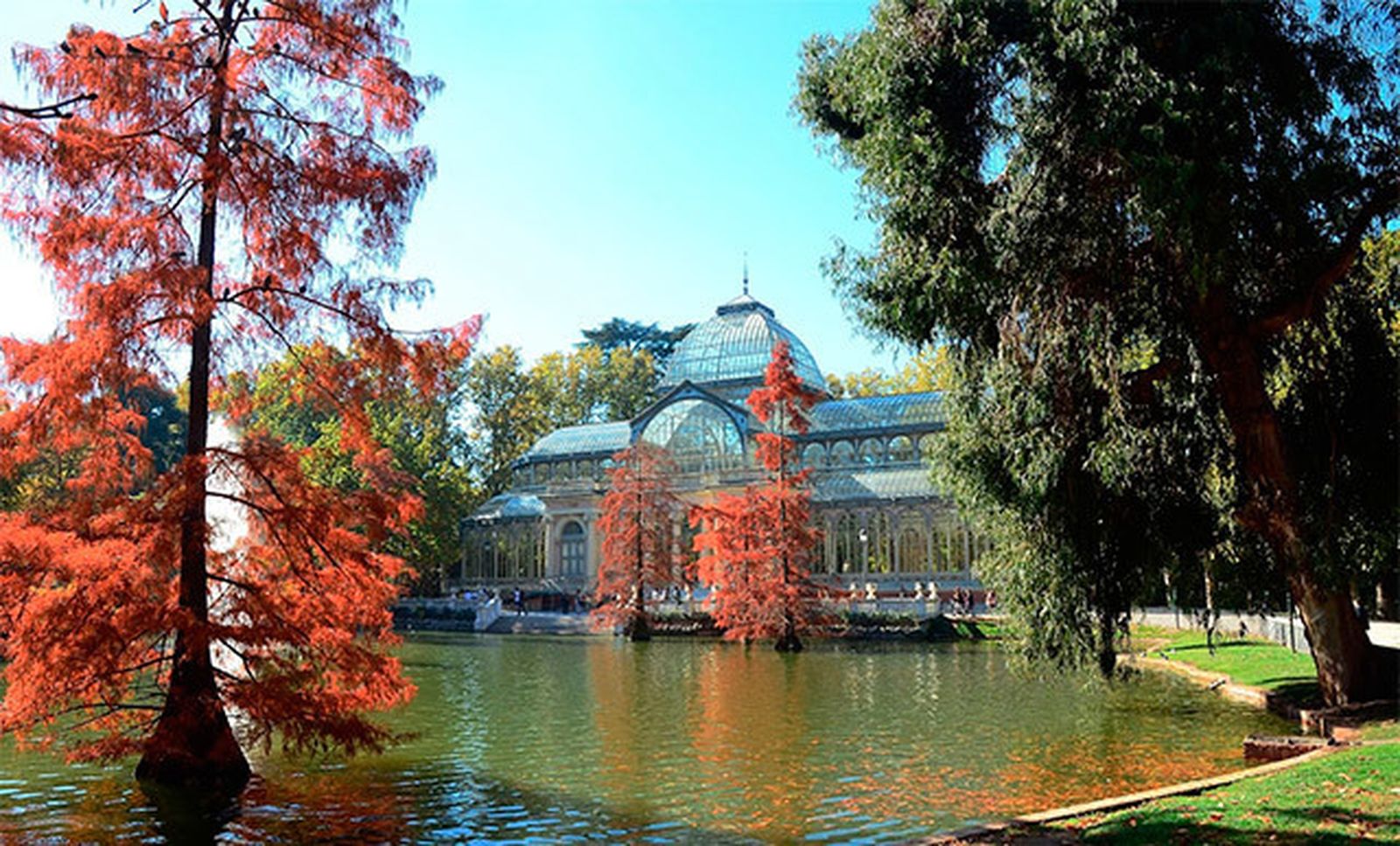 Palacio de cristal en otoño