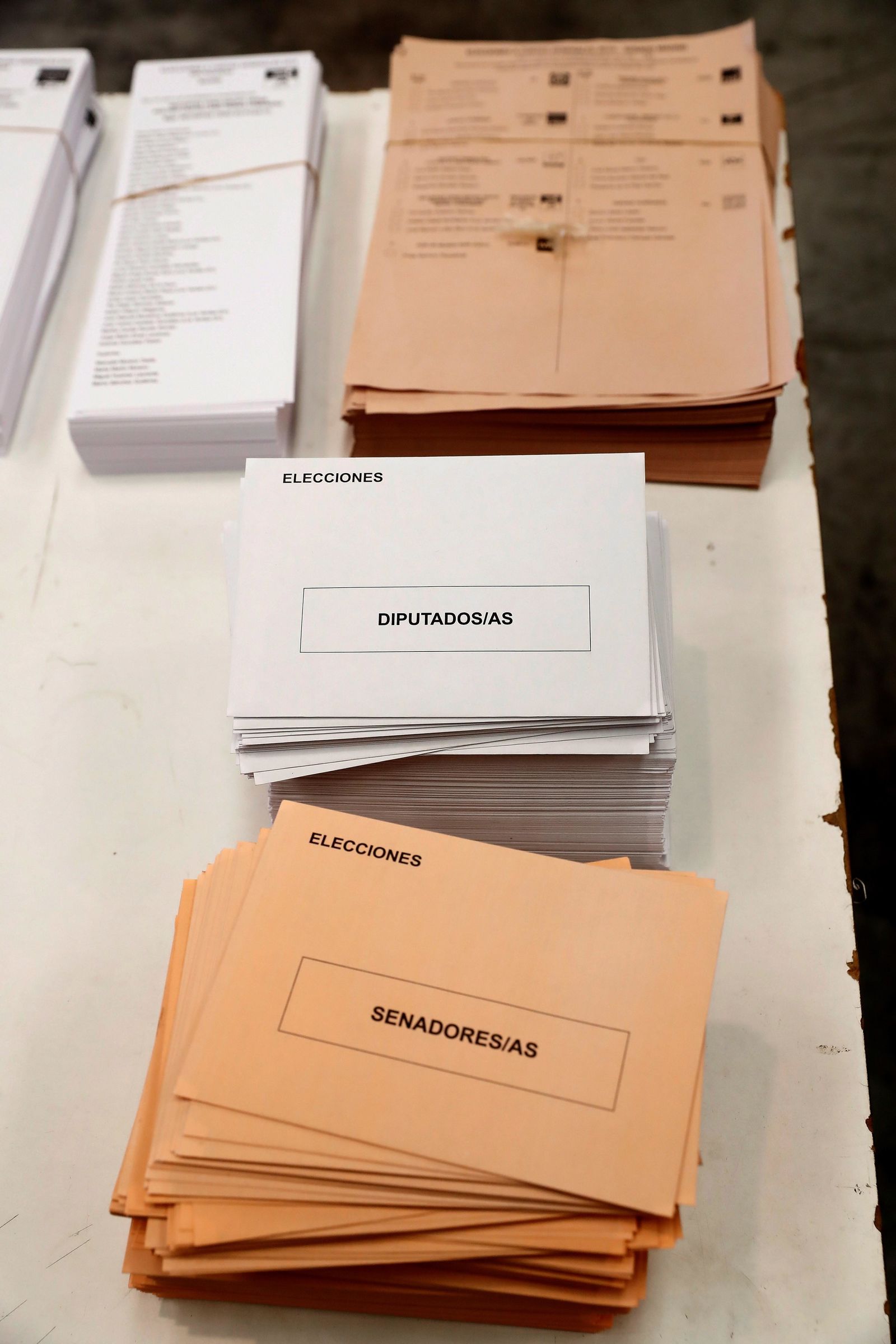 Papeletas para la votación de las elecciones generales 28 de abril 2019