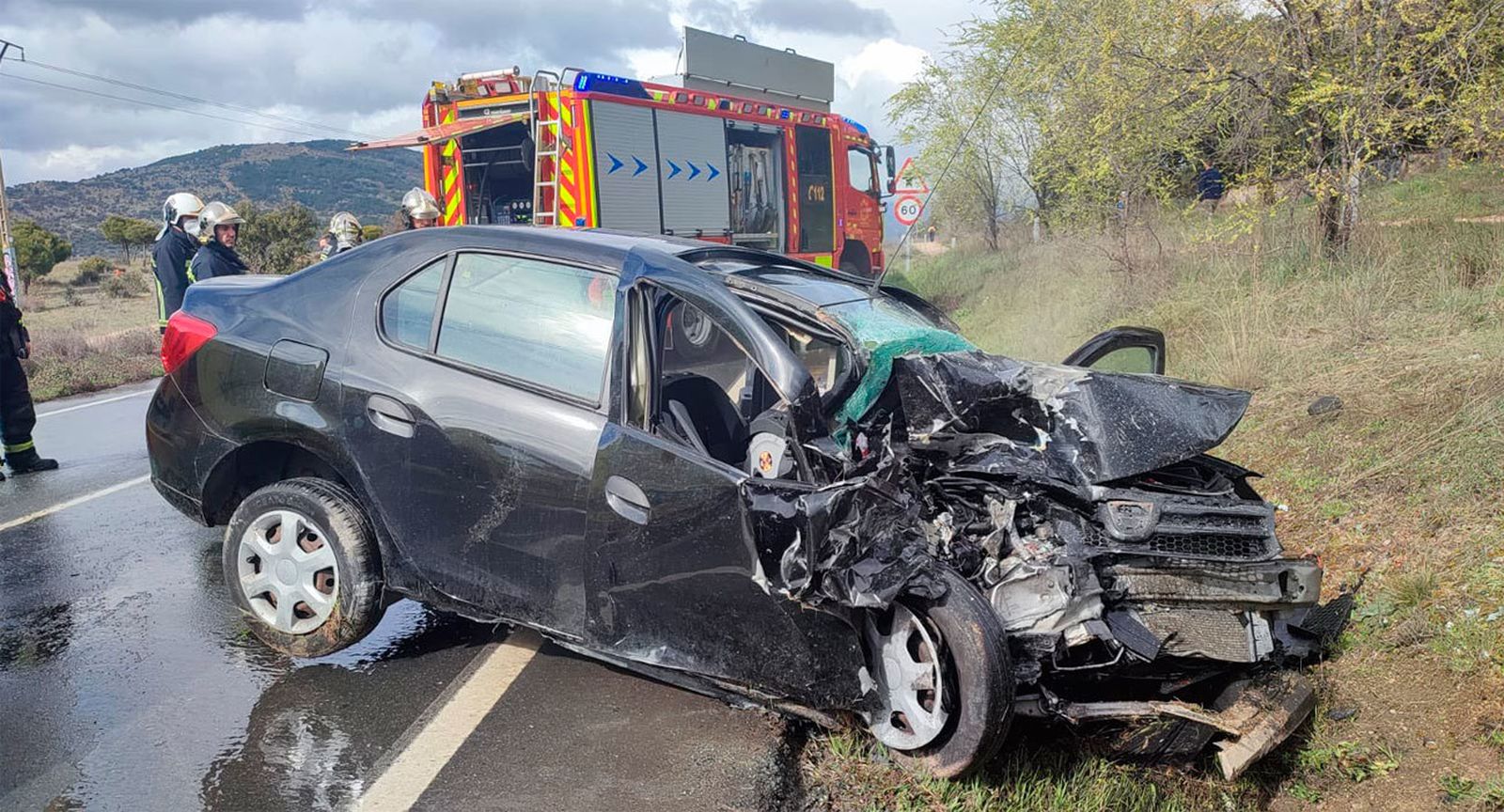 Una mujer herida en la M608 en Collado Villalba tras impactar su coche contra un autobus