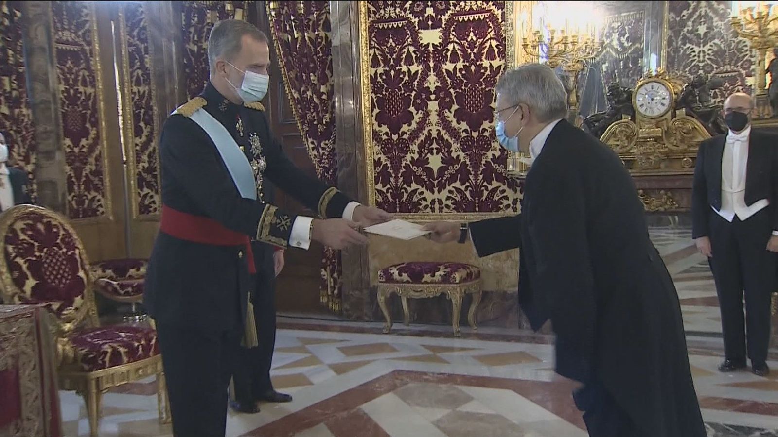 Felipe VI recibe las cartas credenciales de seis nuevos embajadores